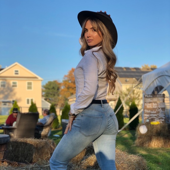 Meet your Posher, Christi - Picture 1 of 1